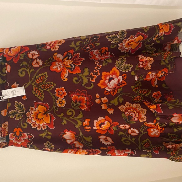 Ann Taylor Floral Print MIDI Skirt - Picture 2 of 2